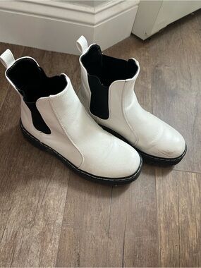 Sincerely Jules White & Black Chelsea Ankle Boots
